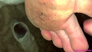 Man, check these bouncing boobs and dirty feet pissing! 😅