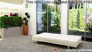 शानदार पेटाइट 18+ एमेच्योर बॉडी पहली थ्रिलिंग थ्रीसम में राइडिंग