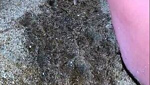 Minha Esposa Fazendo Xixi Na Praia Um Bem Comprido