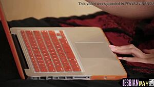 Gorgeous teen 18+ gets babe wet for sex 😍