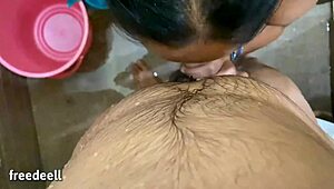 भाभी ने शावर साथ लेने को बुलाया होममेड मजे के लिए?