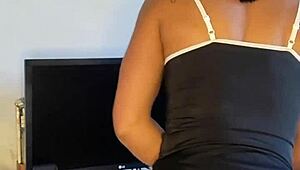 Empregadinha safada, a sexy brunette tattooed pornstar bitch, indulges in reality solo masturbation with her alluring curves