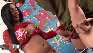 सेक्सी कार वॉश हार्डकोर पॉर्न में बदल जाती है?