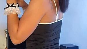 Empregadinha safada, a sexy brunette tattooed pornstar bitch, indulges in reality solo masturbation with her alluring curves