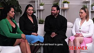 धार्मिक लड़कियां गाली डिवा और लोरी लव वाइल्ड होकर बांग करती हैं। सेक्समेक्स हर बांग कैप्चर करता है