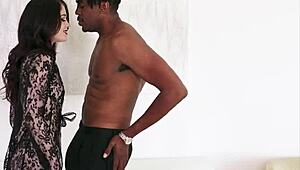 Jules Jordan Presents Evelyn Claire In A Challenging Scene With Dredd