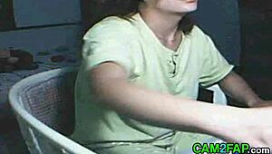 I watch this webcam girl in amateur porn