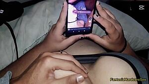 Viendo Tiktoks y Acabando en las Tetas de mi Amiga