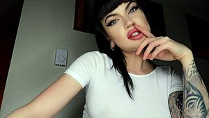 Stunning Camgirl Opens Tight Pussy Wide in Crystal HD