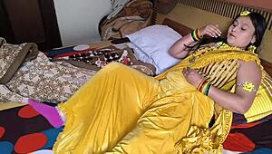 देख लो मेरी मस्त जवानी, सेक्सी हाउसवाइफ डांस कर रही और चूस रही है