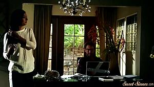 Glamorous babe, wanna get pussyfucked and jizzed on?