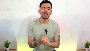 jefe barista pone al nuevo empleado de la cafeteria a que le mame la vergota en el almacen y en los baños del trabajo relato sexual