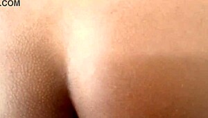 भारतीय 18+ बड़ी गांड वाली जंगली होकर गीली चूत से हार्ड राइडिंग