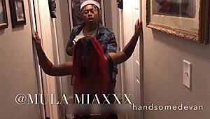 Big booty ebony Mula Mia calls Handsomedevan for anal help