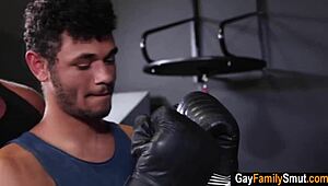 गे स्टेपडैड और स्टेपसन वर्कआउट करके फिर फक करते हैं