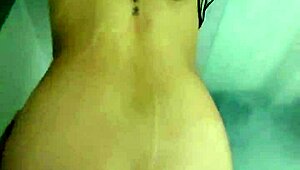 Cogiendo con Mi Cuñada en el Baño de Su Casa Mientras Se Baña