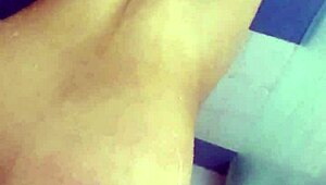 Cogiendo con Mi Cuñada en el Baño de Su Casa Mientras Se Baña