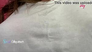 Esposa gostosa fazendo compras sem suti� toda safadinha para o vendedor