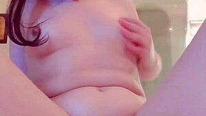 Beautiful Amateur Teen 18+ Fingering Herself