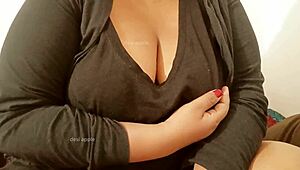 Hey, look at this big tits girl flashing her boobs!