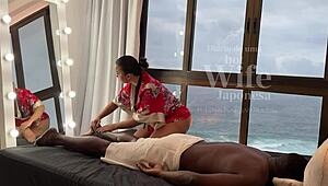 Massagista Asiática Faz Massagem Relaxante Em Negro Dotado Que Não Resistiu E Gozou Dentro Da Buceta Da Latina Gostosa Parte Ii - Lina Nakamura - John Coffee Completo No Red