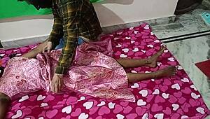 हाईटेकप्लेस अपडेट में गृहिणी बेडरूम में