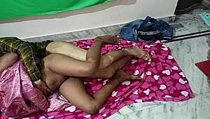 हाईटेकप्लेस अपडेट में गृहिणी बेडरूम में