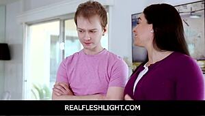 हे सौतेला भाई फोन की बजाय मुझे चोदना चाहता? - क्लो चेरी