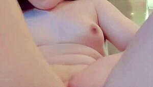 Beautiful Amateur Teen 18+ Fingering Herself