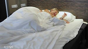 क्यूट वाइफ मॉर्निंग में वेट चूत में हार्ड लंड लेती है