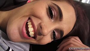 प्रेग्नेंट टीन एचडी स्टेपब्रो की बनाना को वाइल्ड क्रेविंग्स के साथ सक कर रही है।