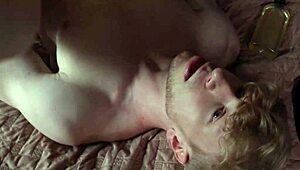 Jesse stretches his hole with a bodybuilder