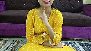 सुंदर इंडियन भाभी देवर को सेक्स के लिए मजबूर करती है। हिमाचली ऑडियो डर्टी टॉक कैप्चर करता है।