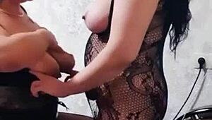 stepmom invites stepdaughter for pussy fucking