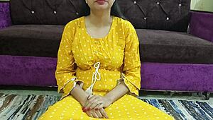 सुंदर इंडियन भाभी देवर को सेक्स के लिए मजबूर करती है। हिमाचली ऑडियो डर्टी टॉक कैप्चर करता है।