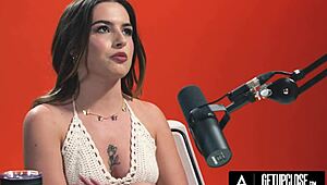 Up close orgasm with quiver queen Chanel Camryn using Hitachi.