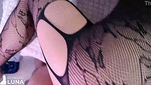 puta novinha gemendo gostoso enquanto fode e recebe esperma de dois paus grandes na sua bucetinha