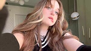 बड़ा गंद टिंडर टीन 18+ ईगर्ल डेयरिंग सोलो गेम खेलती है