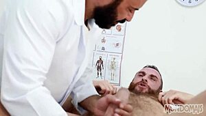 Massageando O C� Do Cara Casado E Fazendo Ele Gozar