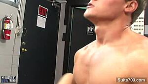 HOT GAYS FUCKING ASSES IN THE GYM