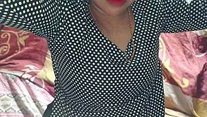 इंडियन क्यूटी सरप्राइजिंग कंट्री रैंच सीन में शाइन करती है