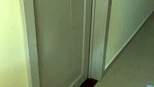 Colombiana Orders Delivery and Pays with Steamy Action