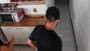 वाह! पति के बेस्ट फ्रेंड से रिस्की किचन चुदाई में धोखा दिया