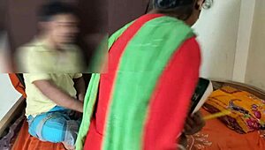 टीचर बाहर गई तो स्टूडेंट्स ने चुपके क्विक चुदाई की