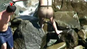 Horny teen babe mounts boyfriend for steamy beach ride