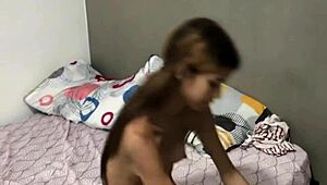 मेरी स्टेपसिस्टर ने मुझे मांगा और मैंने उसका मुंह क्यूम से भर दिया!