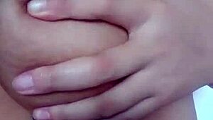 Gordinha se exibindo para a câmera!