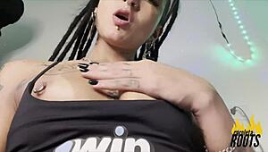 Caroleta Roots casually shows off her perfect open pussy.