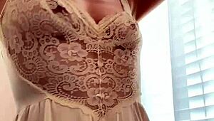 Stunning babe strips close-up to reveal natural daydream desires