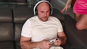 कॉल ऑफ ड्यूटी या रेया सनशाइन की सेक्सी चूत—क्यों सिर्फ एक चुनो?